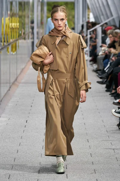 Look 11